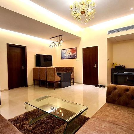 Galaxy Club & Hotel Bijāpur Esterno foto