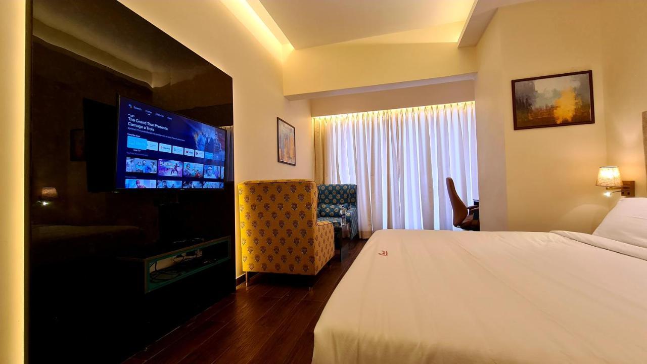 Galaxy Club & Hotel Bijāpur Esterno foto