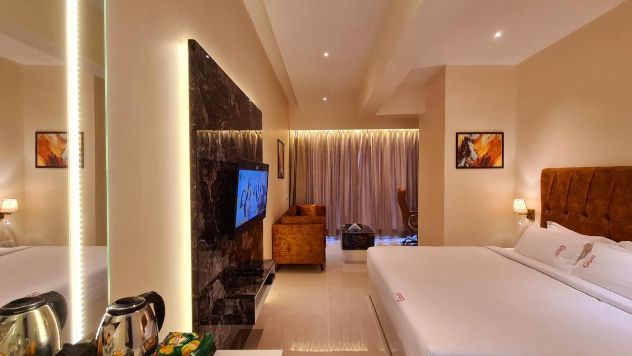 Galaxy Club & Hotel Bijāpur Esterno foto