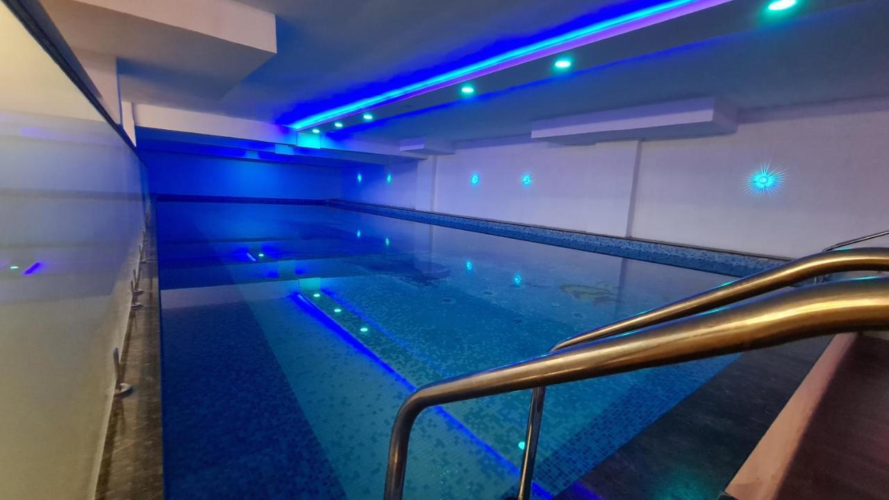 Galaxy Club & Hotel Bijāpur Esterno foto