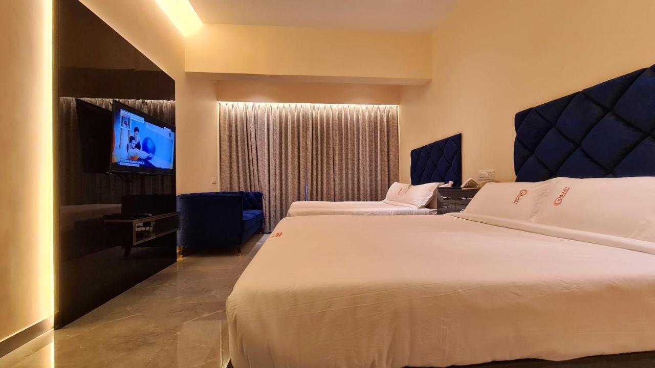 Galaxy Club & Hotel Bijāpur Esterno foto