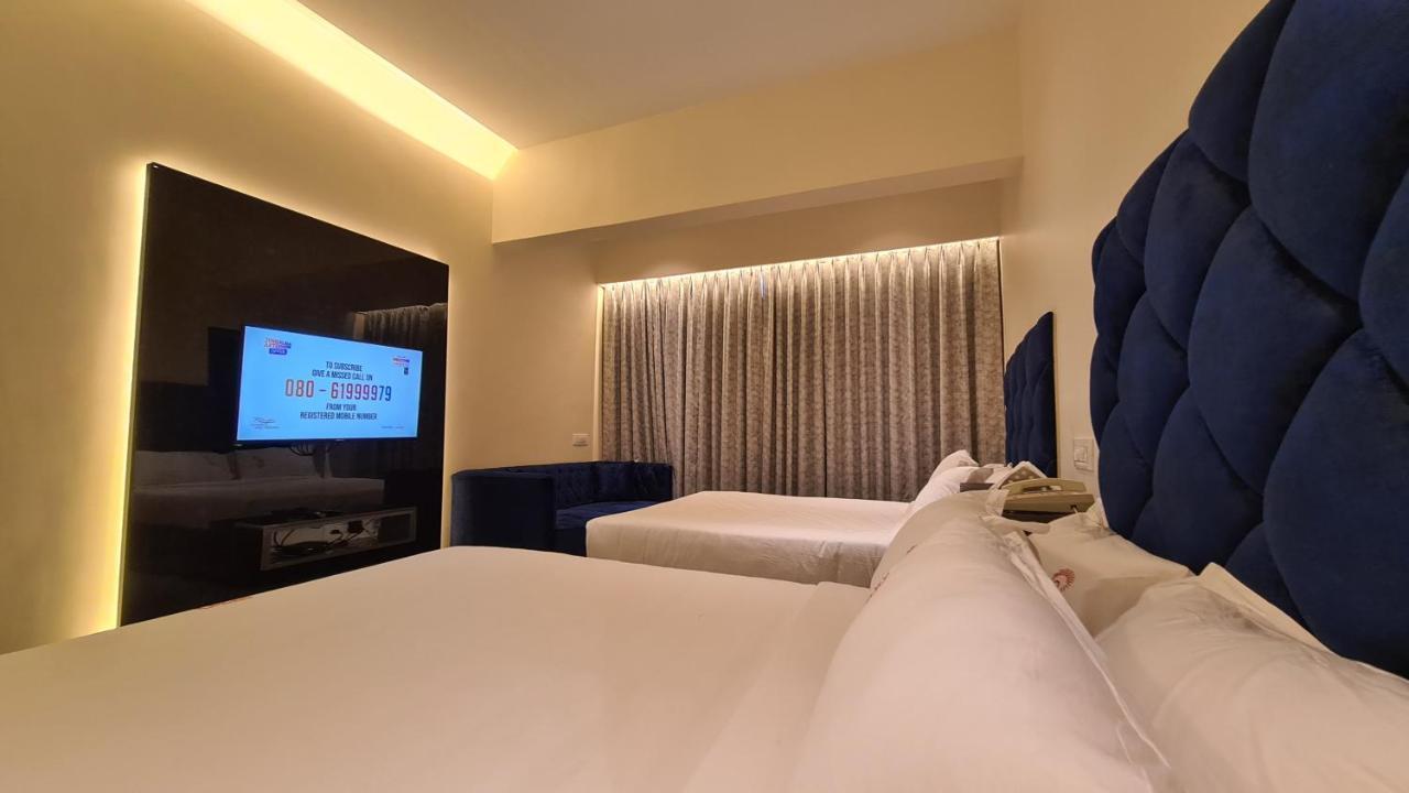 Galaxy Club & Hotel Bijāpur Esterno foto