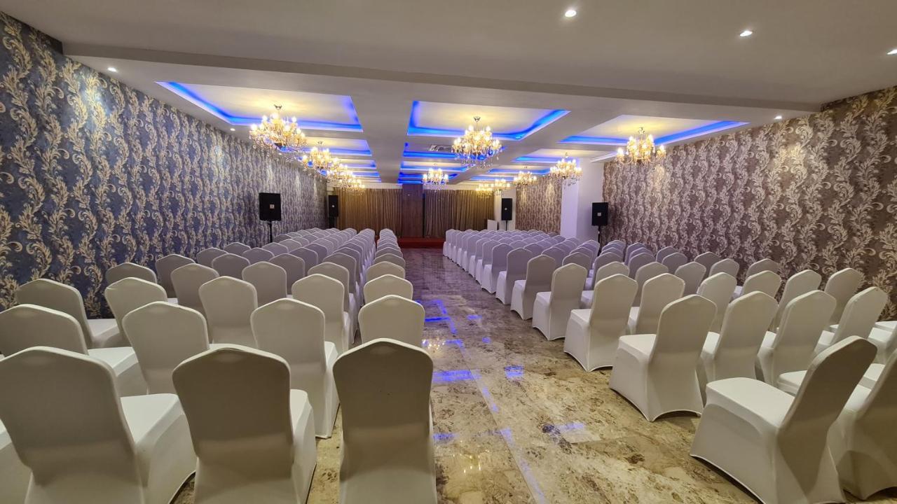 Galaxy Club & Hotel Bijāpur Esterno foto