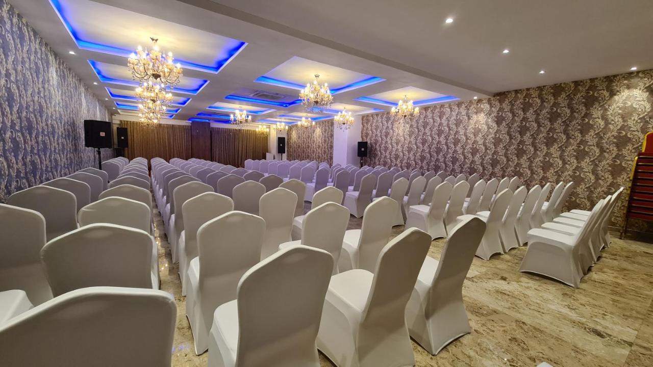 Galaxy Club & Hotel Bijāpur Esterno foto