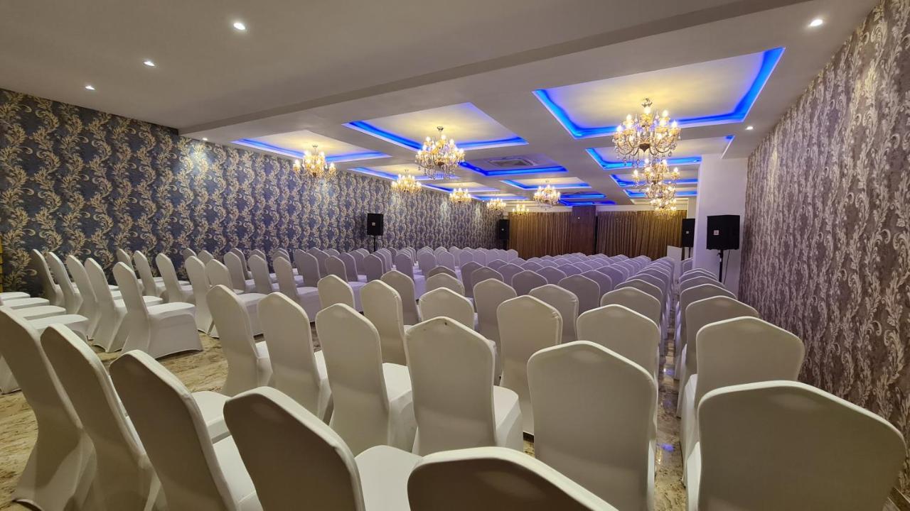 Galaxy Club & Hotel Bijāpur Esterno foto