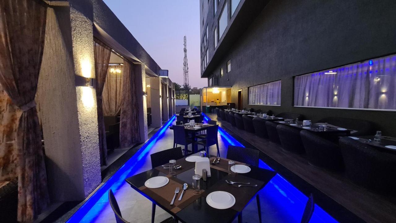 Galaxy Club & Hotel Bijāpur Esterno foto
