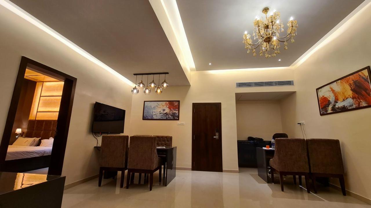 Galaxy Club & Hotel Bijāpur Esterno foto