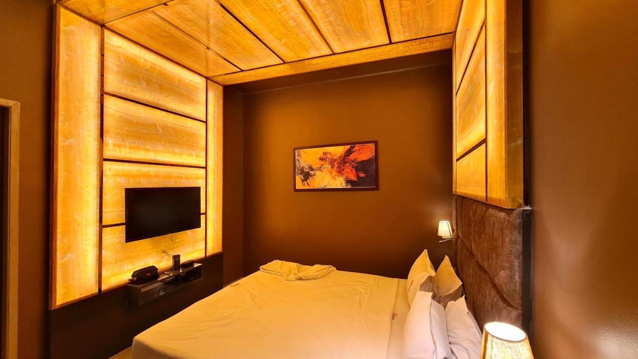Galaxy Club & Hotel Bijāpur Esterno foto