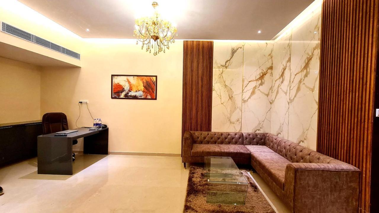 Galaxy Club & Hotel Bijāpur Esterno foto
