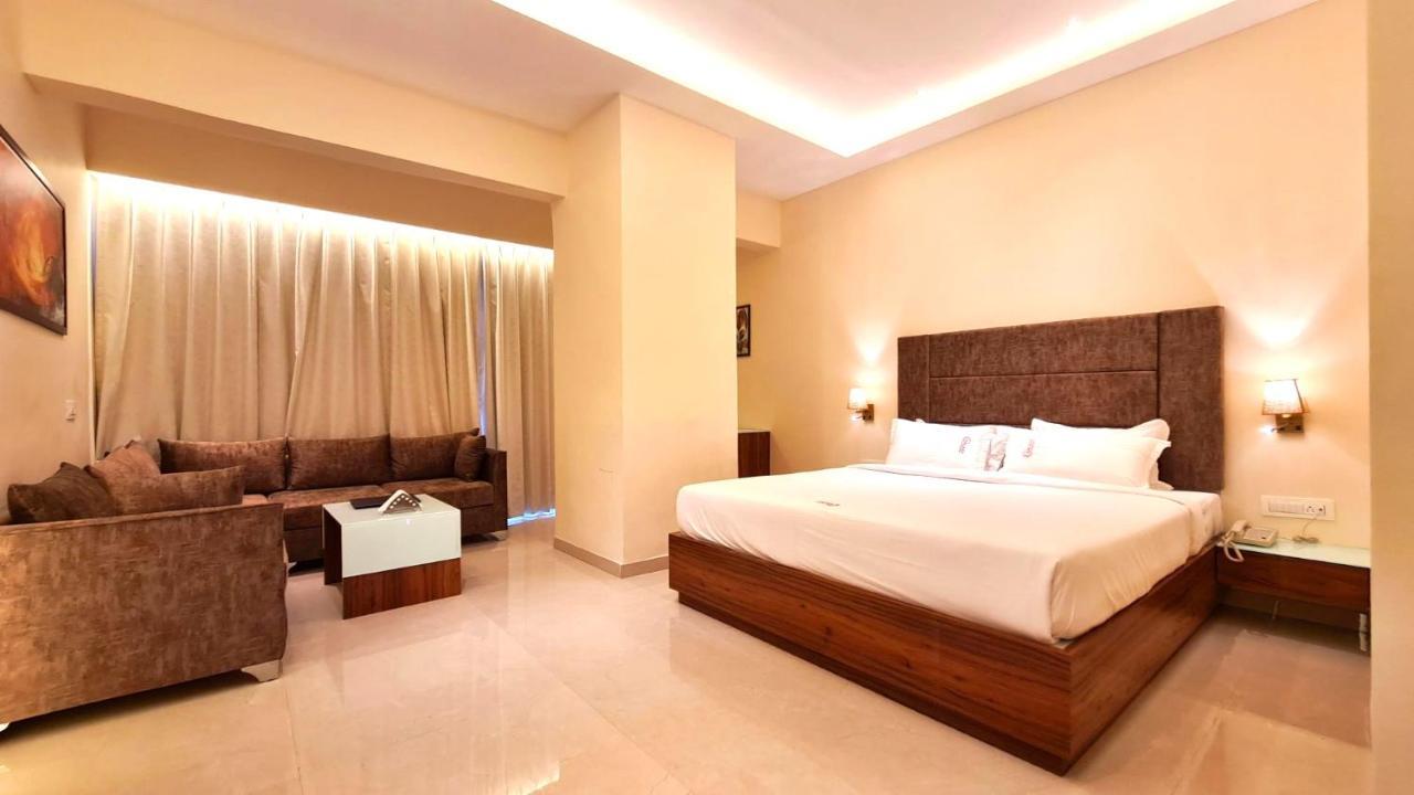 Galaxy Club & Hotel Bijāpur Esterno foto