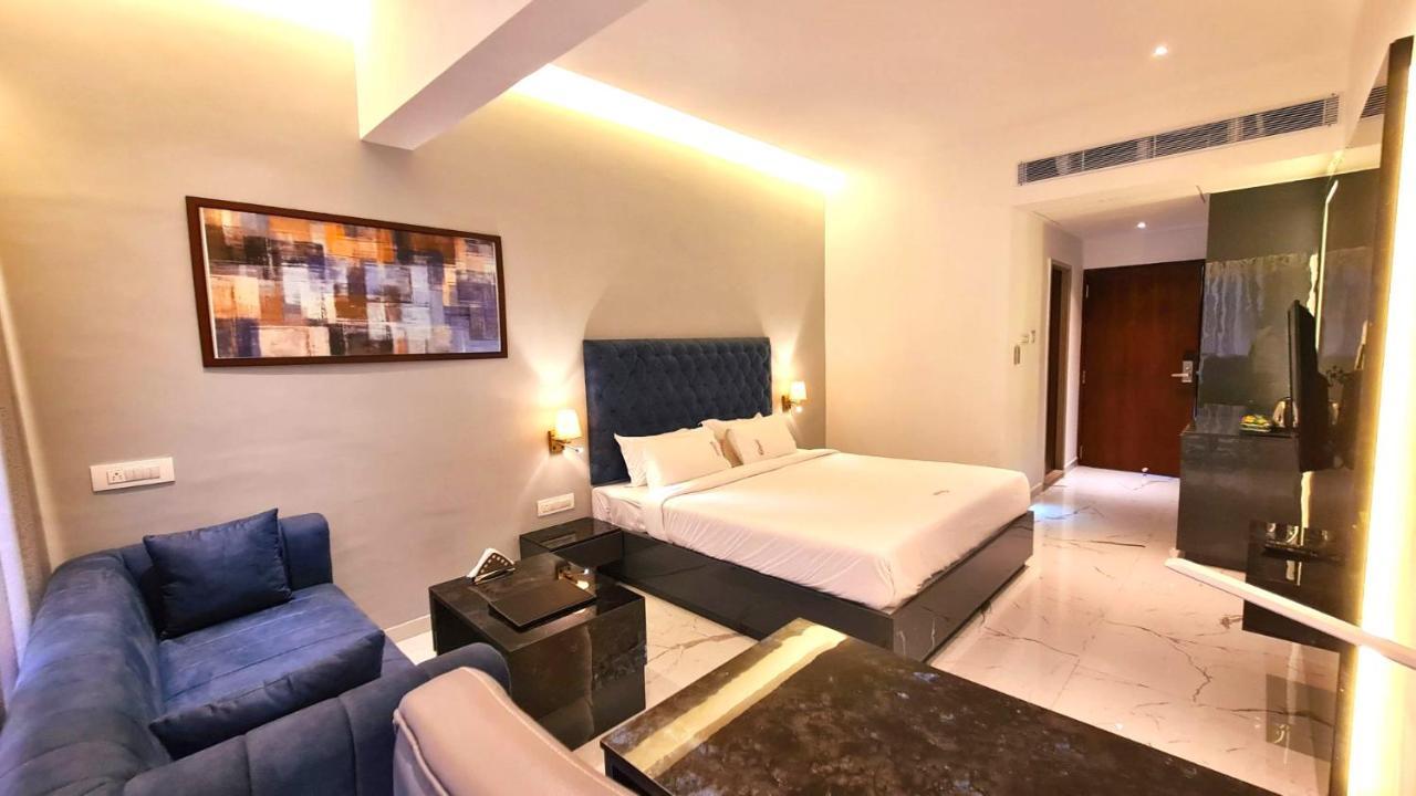 Galaxy Club & Hotel Bijāpur Esterno foto