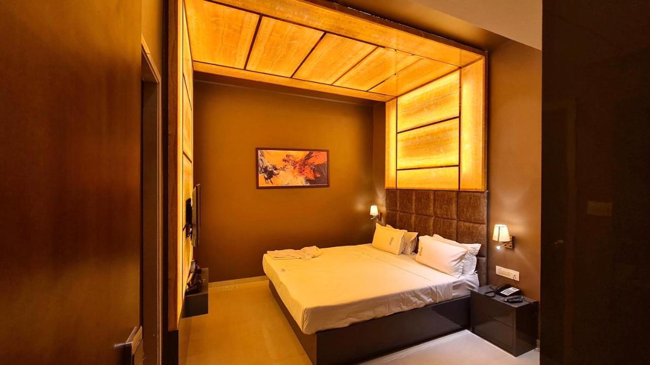 Galaxy Club & Hotel Bijāpur Esterno foto